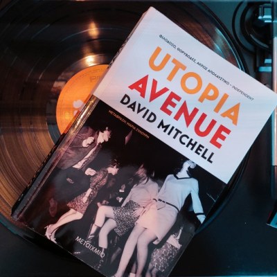 Αράζοντας με την Τζόπλιν στην ταράτσα του Chelsea Hotel | Utopia Avenue, του David&nbsp;Mitchell